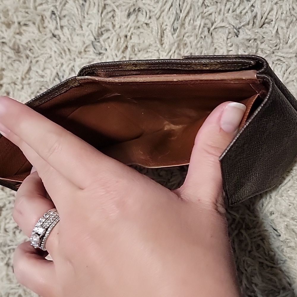 Louis Vuitton Monogram Wallet - Picture 6 of 8